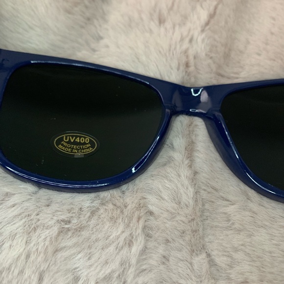 NEW Limited Edition St. Louis Blues Unisex Polarized Wayfarer Sunglasses in Case - Picture 5 of 5